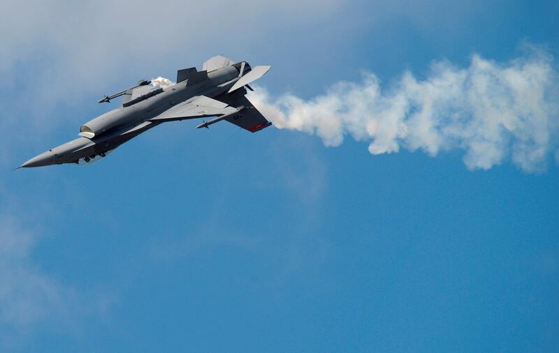 FILE PHOTO: A Lockheed Martin F-16 Fighting Falcon flies on the second day of the Farnborough International Airshow in south England July 15, 2008. REUTERS/Toby Melville/File Photo