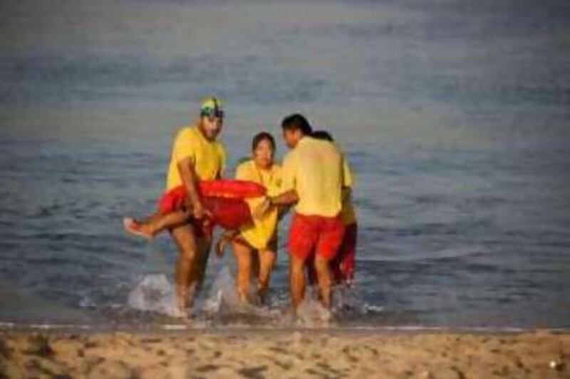 Dubai - November 12, 2008: Jumeirah Beach lifeguards go through a training exam to qualify them under UK lifeguarding standards. Lauren Lancaster / The National 

  *** Local Caption ***  12.11.08 -  lifeguard training025.jpg