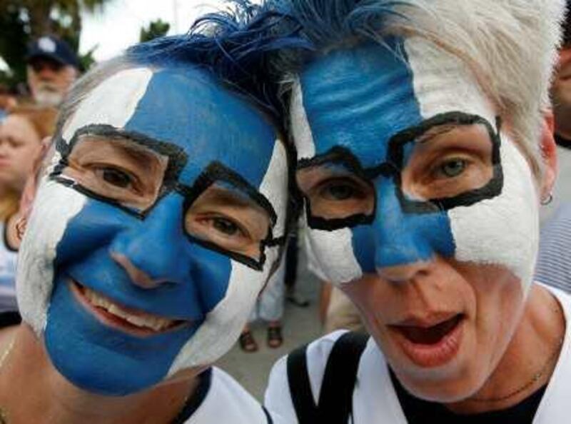 Tampa Bay Rays fans arrives with painted faces for Game 1 of Major League Baseball's World Series between the Philadelphia Phillies and the Tampa Bay Rays in St. Petersburg, Florida, October 22, 2008.     REUTERS/Jeff Haynes (UNITED STATES) *** Local Caption ***  SAP201_BASEBALL-_1022_11.JPG