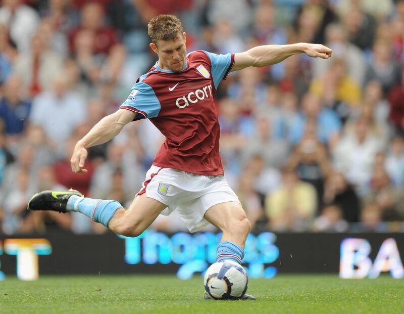 BIRMINGHAM, ENGLAND - SEPTEMBER 19:  James Milner of Aston Villa scores from the spot during the Barclays Premier League match between Aston Villa and Portsmouth at Villa Park on September 19, 2009 in Birmingham, England.  (Photo by Laurence Griffiths/Getty Images)