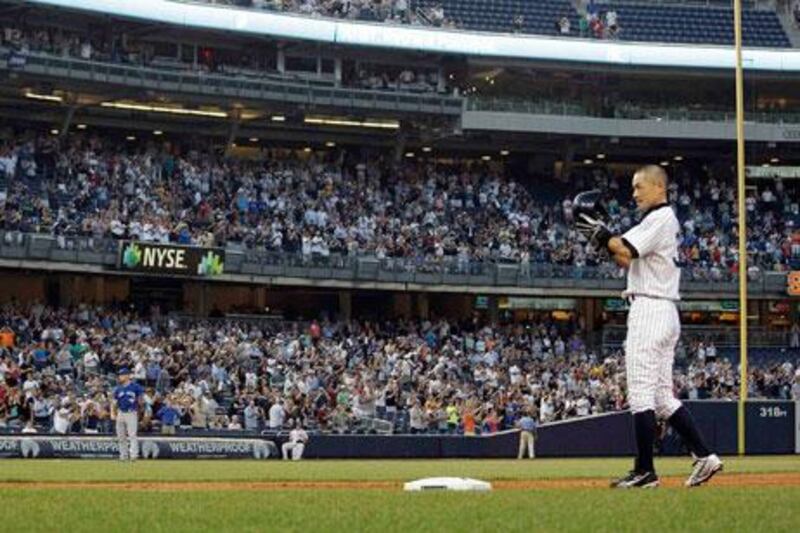 Ichiro Suzuki, the Yankees slugger, was given an ovation after the Japanese star got his 4,000th career hit.