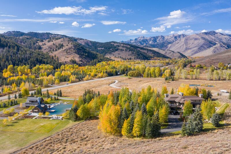 The rural estate is set on grounds of 4.8 hectares in Sun Valley, Idaho.