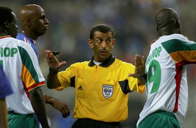 SEOUL, SOUTH KOREA - MAY 31:  WM 2002 in JAPAN und KOREA, Seoul; GRUPPE A/FRANKREICH - SENEGAL (FRA - SEN) 0:1; SCHIEDSRICHTER Ali BUJSAIM (UAE)  (Photo by Andreas Rentz/Bongarts/Getty Images)