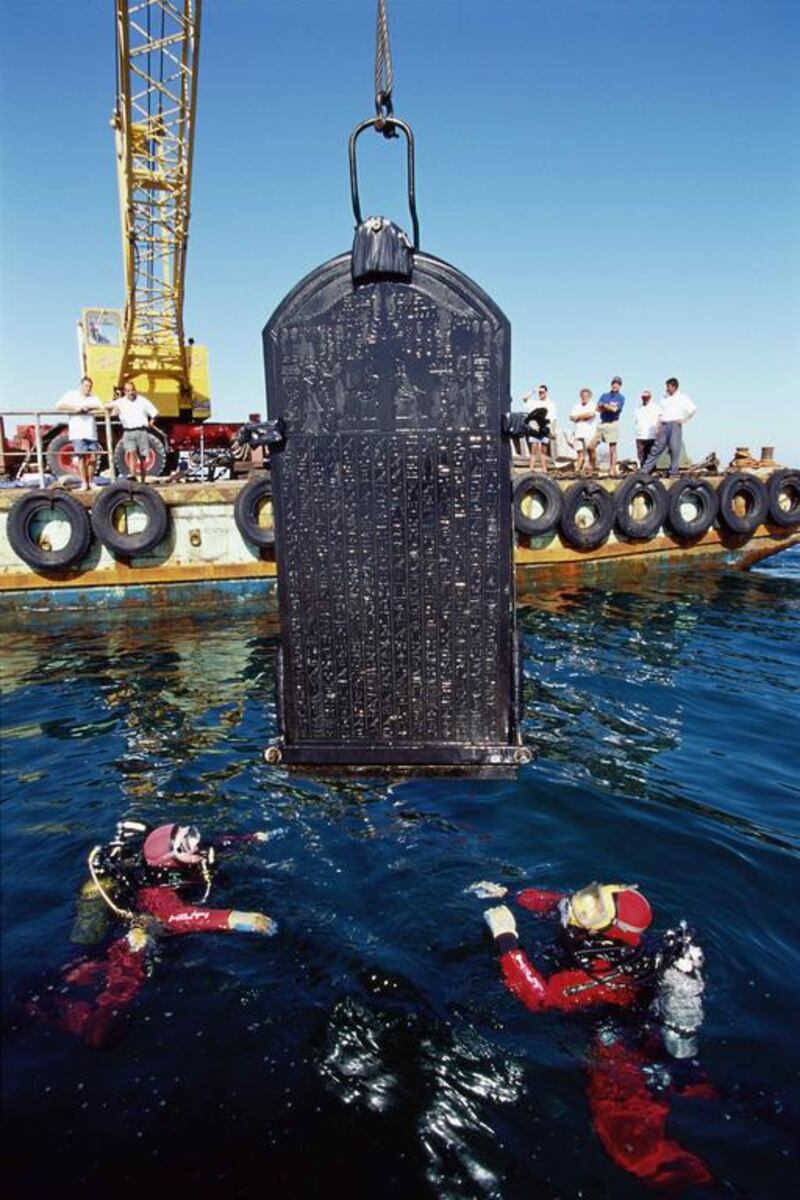 The stela from Thonis-Heracleion, Thonis-Heracleion is lifted in Aboukir Bay, Egypt. Christoph Gerigk / Franck Goddio / Hilti Foundation