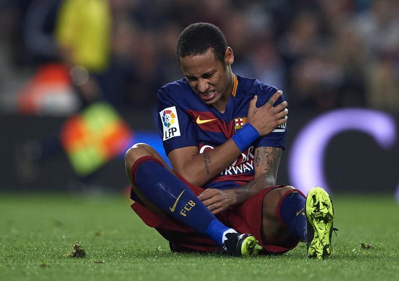 Neymar of Barcelona lies injured on the pitch during the La Liga match between FC Barcelona and SD Eibar at Camp Nou Stadium on October 25, 2015 in Barcelona, Spain.  (Photo by Manuel Queimadelos Alonso/Getty Images)