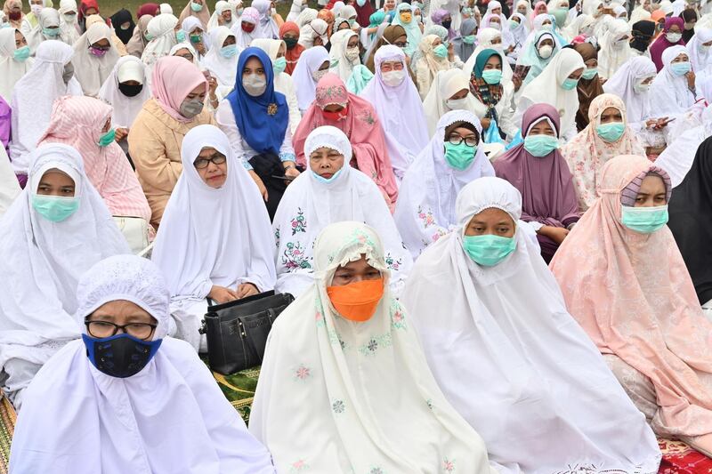 Women wearing pollution masks gather for special prayers in Pekanbaru to ask for asking for rain to counter the forest fires and clear the toxic haze covering large areas of Indonesia and neighbouring Malaysia. AFP