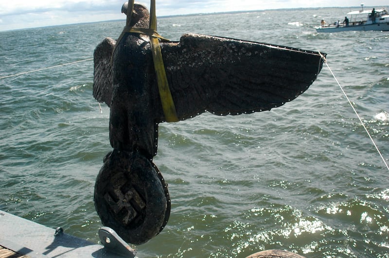 The eagle from the stern of German battleship the Graf Spee, scuttled on December 17, 1939 off the coast of Montevideo, is recovered from the depths of the estuary. AFP