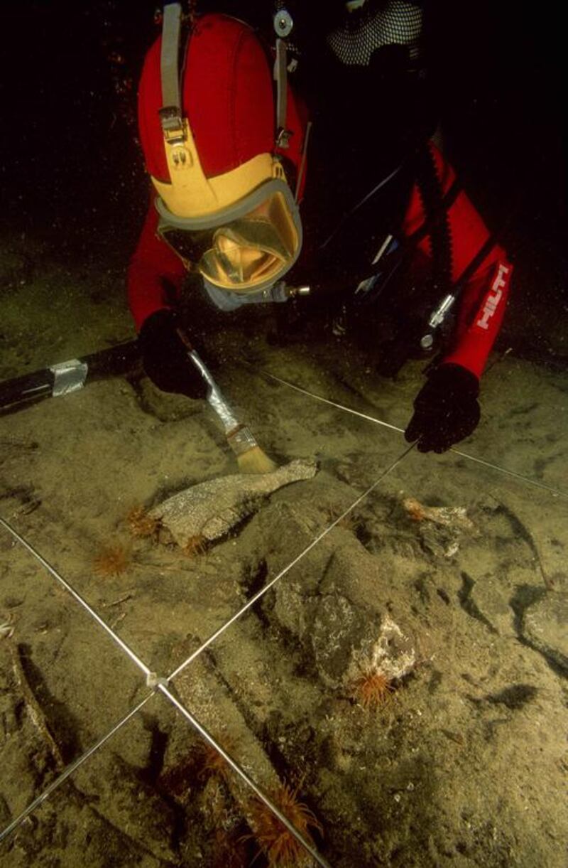 An archaeologist diver excavates a site at Canopus, Aboukir Bay. Christoph Gerigk / Franck Goddio / Hilti Foundation