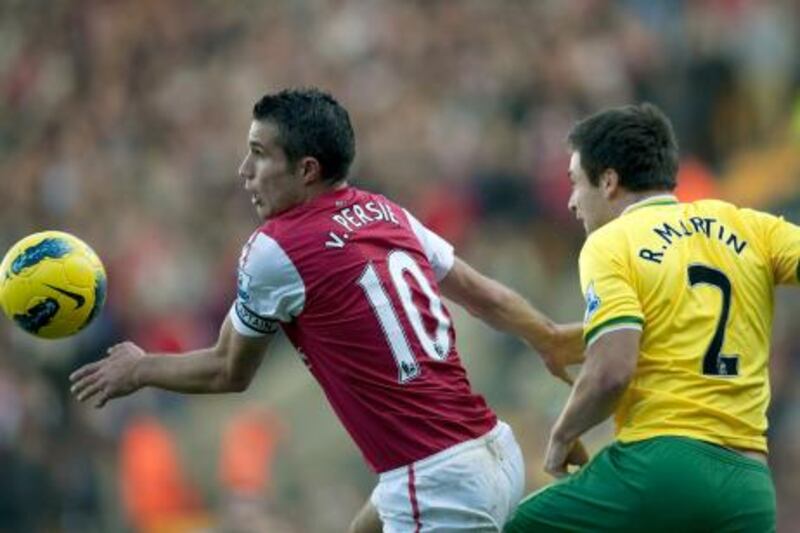 Arsenal's Dutch striker Robin van Persie (L) vies with Norwich City's English defender Russell Martin (R) during the English Premier League football match between Norwich City and Arsenal at Carrow Road stadium in Norwich, England on November 19, 2011. AFP PHOTO/ADRIAN DENNIS

RESTRICTED TO EDITORIAL USE. No use with unauthorized audio, video, data, fixture lists, club/league logos or “live” services. Online in-match use limited to 45 images, no video emulation. No use in betting, games or single club/league/player publications.
 *** Local Caption ***  302225-01-08.jpg