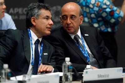 Mexico's Finance Minister Ricardo Ochoa (L) and New Zealand's Finance Minister Gabriel Makhlouf attend the first ministerial meeting of APEC finance ministers at the APEC Summit in Honolulu, Hawaii.  November 10, 2011.   REUTERS/Jason Reed  (UNITED STATES - Tags: POLITICS BUSINESS)