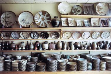Make Mashiko pottery in Japan. 