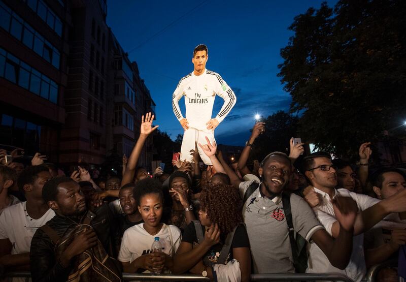 Real Madrid's fans cheer their team as Real Madrid's players arrive to a hotel in Kiev, Ukraine.  Sedat Suna / EPA