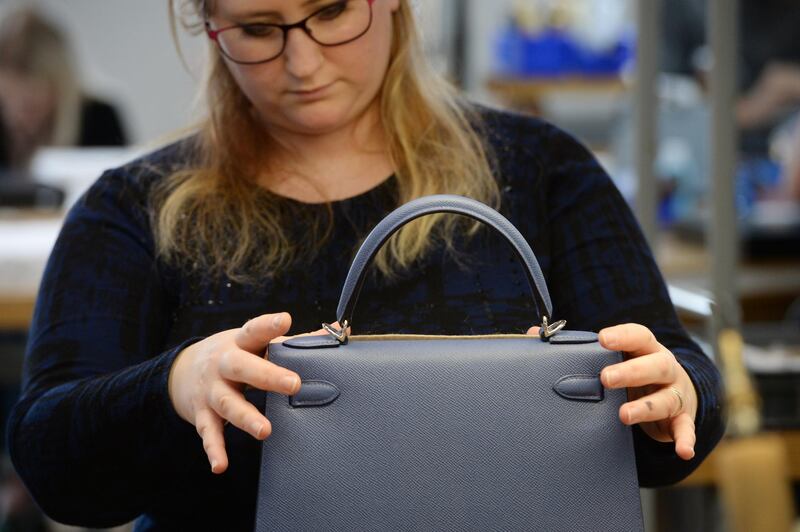 A craftsperson on a training course works on a purse in the new leather goods workshop of French high fashion luxury goods manufacturer Hermes (La Manufacture de l'Allan Hermès), on the eve of its inauguration day, on April 5, 2018 in Allenjoie, northeastern France. (Photo by SEBASTIEN BOZON / AFP)