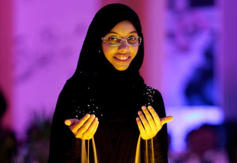 ABU DHABI , UNITED ARAB EMIRATES : July 30 , 2013 :- Shayma Al Maghairy from Oman before the start of her sand art performance at the Ramadan tent in the Emirates Centre for Strategic Studies and Research office in Abu Dhabi.  ( Pawan Singh / The National ) . For Arts & Life. Story by Anna Seaman
 *** Local Caption ***  PS3007- SAND ART01.jpg