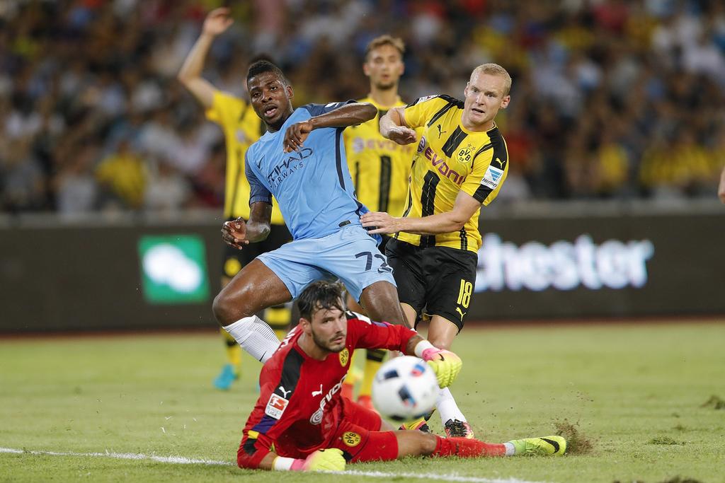 Kelechi Iheanacho (#72) of Manchester City contests the ball against Sebastian Rode and Roman Buerki  of Borussia Dortmund during the 2016 International Champions Cup match between Manchester City and Borussia Dortmund at Shenzhen Universiade Stadium on July 28, 2016 in Shenzhen, China.  (Photo by Lintao Zhang/Getty Images)