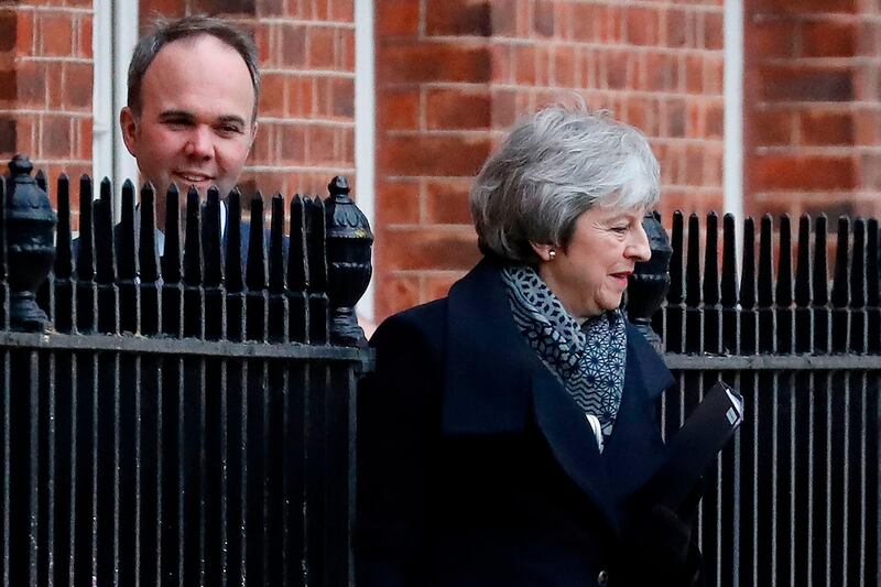 Britain's Prime Minister Theresa May leaves from the rear of 10 Downing Street with Number 10 Chief of Staff Gavin Barwell, as she heads to the Houses of Parliament in cetral London on January 14, 2019. EU leaders wrote to Theresa May on Monday with clarifications on the Brexit deal as the British prime minister seeks to win over sceptical MPs on the eve of a momentous vote on the text. / AFP / Tolga AKMEN
