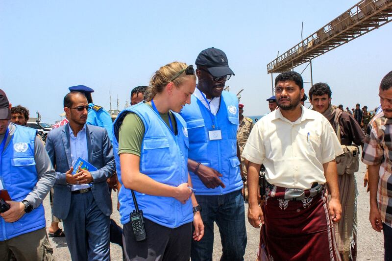 Members of the United Nations observer mission meet with local officials during the Yemeni Huthi rebel withdrawal from Saleef port in the western Red Sea Hodeida province, on May 11, 2019. A senior pro-government official in Yemen accused Huthi rebels of faking an announced pullout Saturday from three Red Sea ports, as a UN source said monitoring of the much delayed withdrawal in Hodeida province was underway. / AFP / STR
