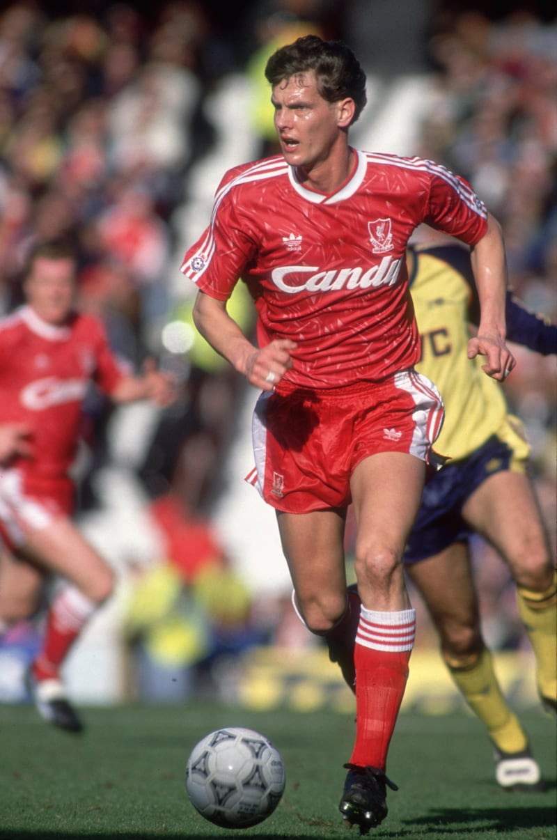 Liverpool FC defender Gary Gillespie playing at Anfield against Arsenal, 1990. (Photo by Russell Cheyne/Getty Images)