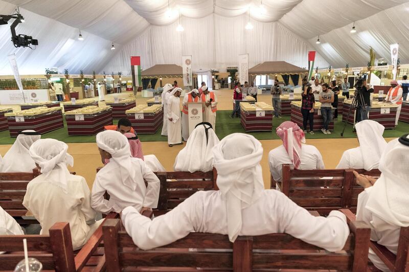 LIWA, UNITED ARAB EMIRATES. 05 October 2017. Liwa Date Auction. Opening day of the first annual Liwa Date Auction. (Photo: Antonie Robertson/The National) Journalist: Anna Zacharias. Section: National.