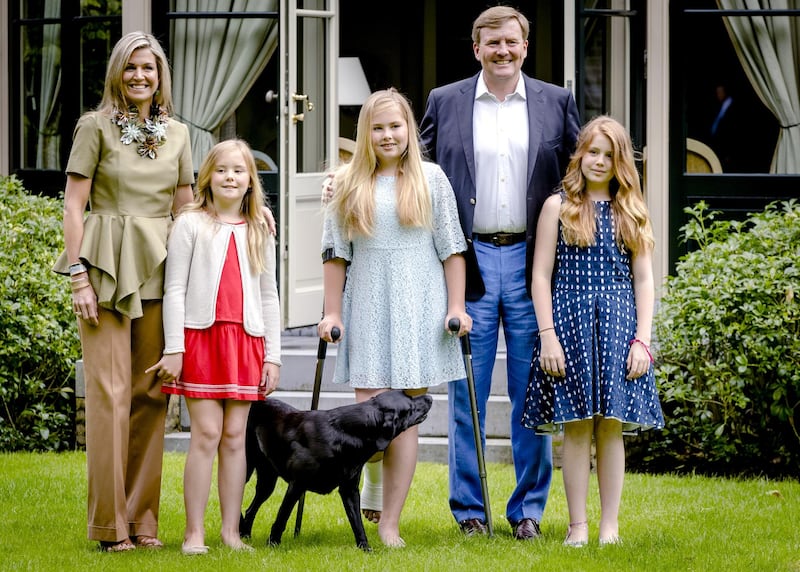 Dutch King Willem Alexander, Queen Maxima and (from L) Princess Ariane, Princess Amalia and Princess Alexia pose during the yearly photo shoot at Wassenaar on July 8, 2016. (Photo by Sander Koning / ANP / AFP) / Netherlands OUT