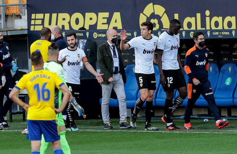 Valencia defender Mouctar Diakhaby leaves the pitch with his teammates after allegedly receiving a racist comment by Cadiz defender Juan Cala. EPA