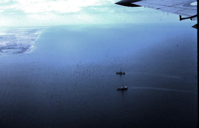 Dubai Creek, March 1968, taken from a Shackleton, showing oil platforms.
Taken while Neville was ÔmoonlightingÕ on an RAF Shackleton Ð he was with the British Army Air Corps in Sharjah. Handout photos by Nevile Ryton who served with the Britsih Army Air Corp. in Sharjah from 1967-1968. His photos show Abu Dhabi, Dubai, Ras Al Khaimah and Fujeirah.(Courtesy of Nevile Ryton) for Colin Simpson story?