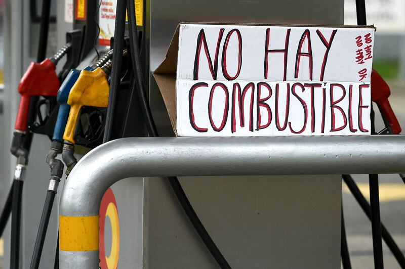 A sign reading 'No fuel' is seen at a closed gas station due to fuel shortages in Cali, Colombia, on May 4, 2021, following the clashes between demonstrators and riot police officers in the protests against the government's tax reform.
 The international community on Tuesday decried what the UN described as an 'excessive use of force' by security officers in Colombia after official data showed 19 people were killed and 846 injured during days of anti-government protests. / AFP / LUIS ROBAYO
