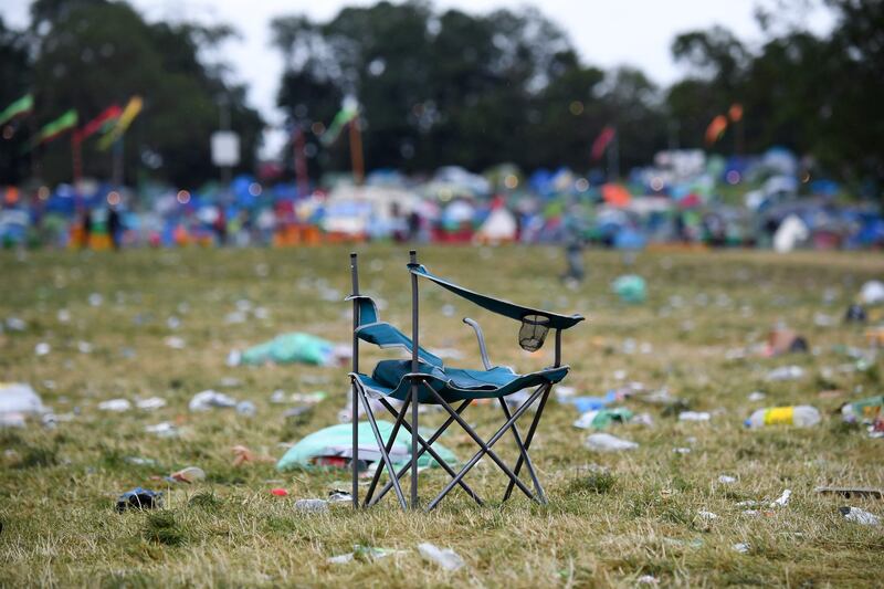 A broken camping chair is left behind at the end of the Glastonbury festival near the village of Pilton in Somerset, southwest England, on June 27, 2022.  - More than 200,000 music fans descended on the English countryside this week as Glastonbury Festival returned after a three-year hiatus.  (Photo by ANDY BUCHANAN  /  AFP)