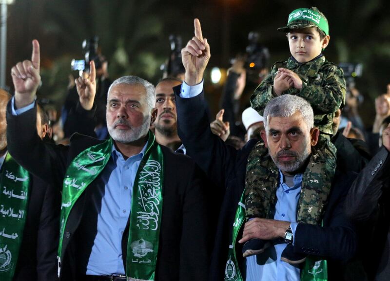 FILE PHOTO: The son of senior Hamas militant Mazen Fuqaha sits on the shoulders of Hamas Gaza Chief Yahya Al-Sinwar as Hamas leader Ismail Haniyeh (L) gestures during a memorial service for Fuqaha, in Gaza City March 27, 2017. REUTERS/Mohammed Salem/File Photo