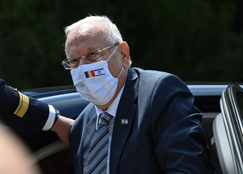 Israeli President Reuven Rivlin gets out of the car wearing a protection mask featuring the Romanian and the Israeli flags, as he arrives to meet his Romanian counterpart during an official welcoming ceremony at Cotroceni Palace, the Romanian Presidency headquarters in Bucharest, on June 8, 2021.  / AFP / Daniel MIHAILESCU
