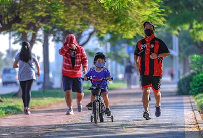 Abu Dhabi, United Arab Emirates, September 19, 2020.  Abu Dhabi residents do their early morning cardiovascular activities at the Corniche on a Saturday morning while trying to maintain social distancing.
Victor Besa/The National.
Section:  Standalone/Weather