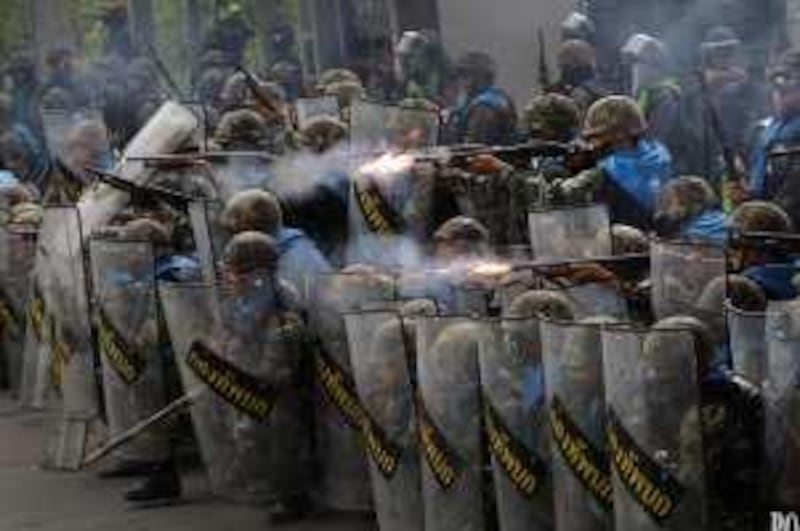 Thai soldiers fire on anti-government protesters during clashes near Bangkok, Thailand Wednesday April 28, 2010. Thai security forces fired into a crowd of anti-government protesters during a clash just outside Bangkok on Wednesday as they tried to keep the Red Shirts from expanding their demonstrations from a base in the capital. (AP Photo/David Guttenfelder) *** Local Caption ***  XDG108_Thailand_Politics.jpg