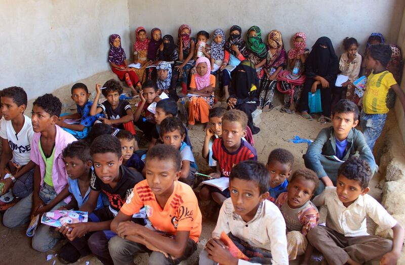 Displaced Yemeni children attend a class in a house turned into a school in the northern province, on November 4, 2020.  / AFP / ESSA AHMED
