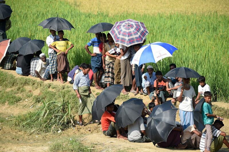 TOPSHOT - Rohingya refugees wait for relief aid at Balukhali refugee camp in the Bangladeshi district of Ukhia on October 24, 2017.
Nations have pledged $340 million (290 million euros) to care for Myanmar's Rohingya refugees in Bangladesh, an "encouraging" step in the response to the intensifying crisis, the UN said on October 23. / AFP PHOTO / Tauseef MUSTAFA