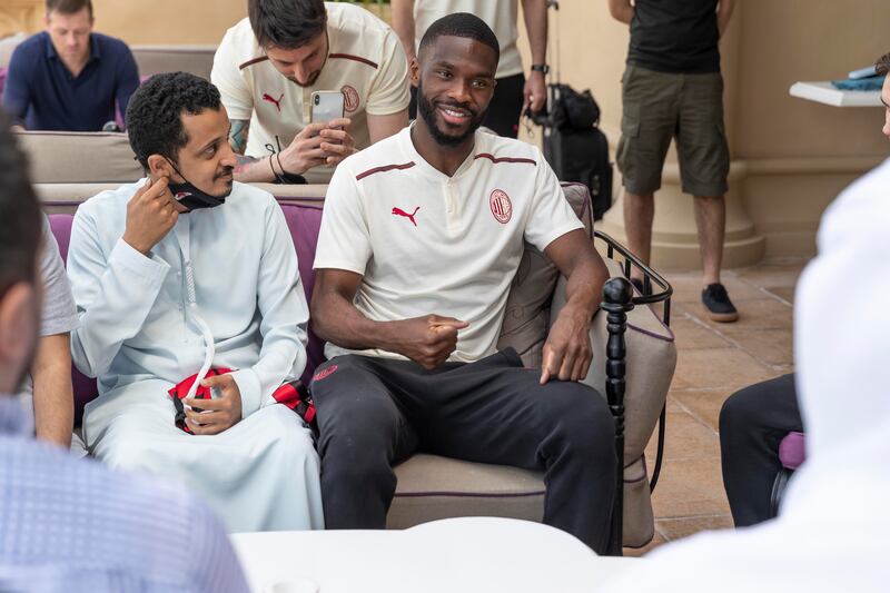 Fikayo Tomori meets fans. 