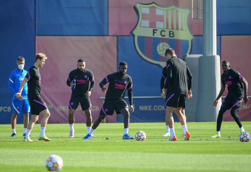 Barcelona's Memphis Depay, left, Samuel Umtiti and teammates take part in training. AFP