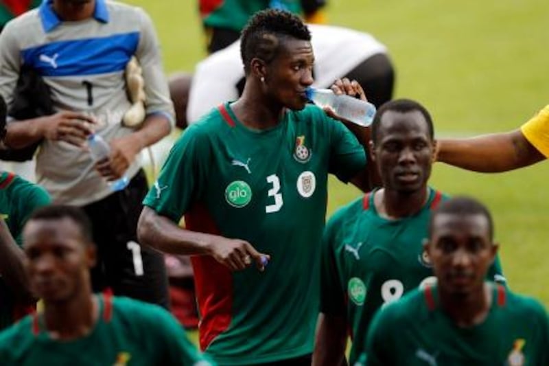 Ghana's Asamoah Gyan (C) is seen during a training session in Franceville January 23, 2012. REUTERS/Louafi larbi (GABON - Tags: SPORT SOCCER) *** Local Caption ***  LAR01_SOCCER-NATION_0123_11.JPG