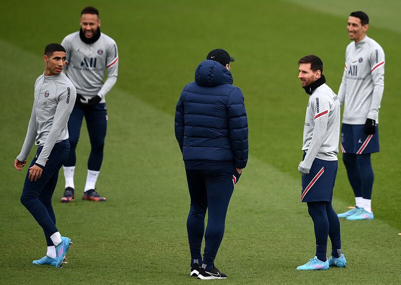 PSG's Lionel Messi chats with manager Mauricio Pochettino. AFP