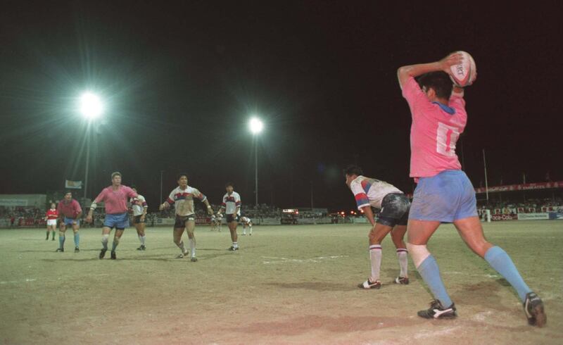 25 NOV 1994:  WARBLERS TAKE A LINE OUT THROW IN DURING THE FINAL OF THE DUBAI RUGBY SEVENS FOR THE EMIRATES TROPHY BETWEEN KOREA AND WARBLERS. KOREA WON THE MATCH 21-20. Mandatory Credit: Gary Prior/ALLSPORT