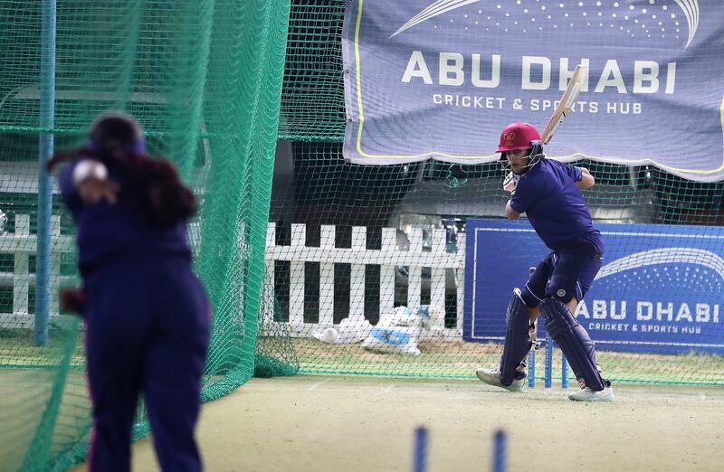 Esha Oza plays a shot in the nets. Pawan Singh / The National
