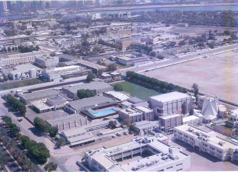 An aerial view of Dubai English Speaking School shortly after the turn of the century. Between 1997 and 2001 many of the original buildings that were erected in the 1960s and 1970s were replaced.