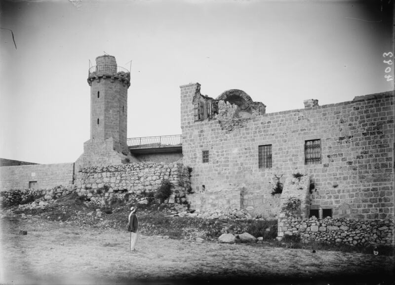 A partially collapsed mosque and minaret in Olivet. Photo: G. Eric and Edith Matson Photograph Collection (Library of Congress)
