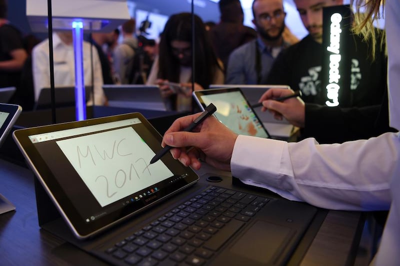 Journalists test the tablet Samsung Galaxy Book after its presentation on February 26, 2017 in Barcelona. AFP