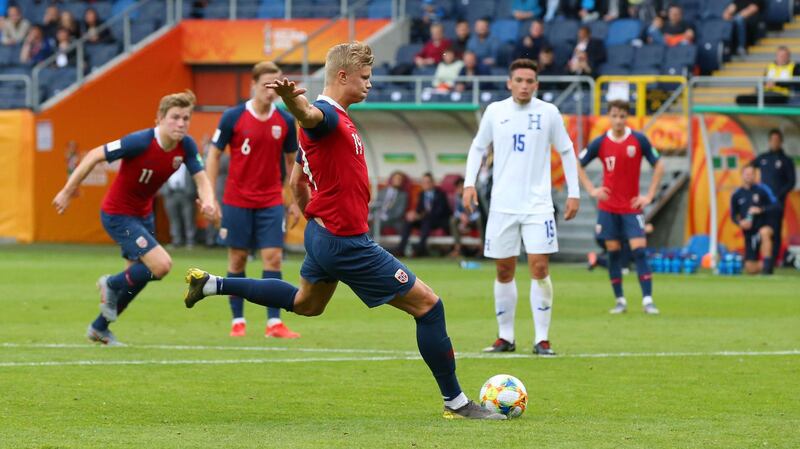 LUBLIN, POLAND - MAY 30: Erling Haland of Norway scores his team's fourth goal from the penalty spot during the 2019 FIFA U-20 World Cup group C match between Norway and Honduras at Arena Lublin on May 30, 2019 in Lublin, Poland. (Photo by Alex Livesey - FIFA/FIFA via Getty Images)