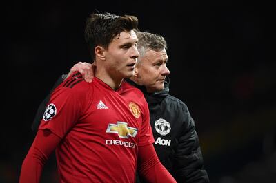 MANCHESTER, ENGLAND - APRIL 10:  Victor Lindelof of Manchester United speaks with Ole Gunnar Solskjaer, Manager of Manchester United after the UEFA Champions League Quarter Final first leg match between Manchester United and FC Barcelona at Old Trafford on April 10, 2019 in Manchester, England. (Photo by Stu Forster/Getty Images)