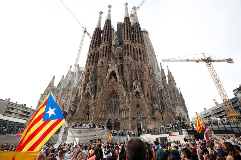 Catalan demonstrators chant slogans in front of La Sagrada Familia basilica during Catalonia's general strike in Barcelona, Spain, October 18, 2019. REUTERS/Albert Gea