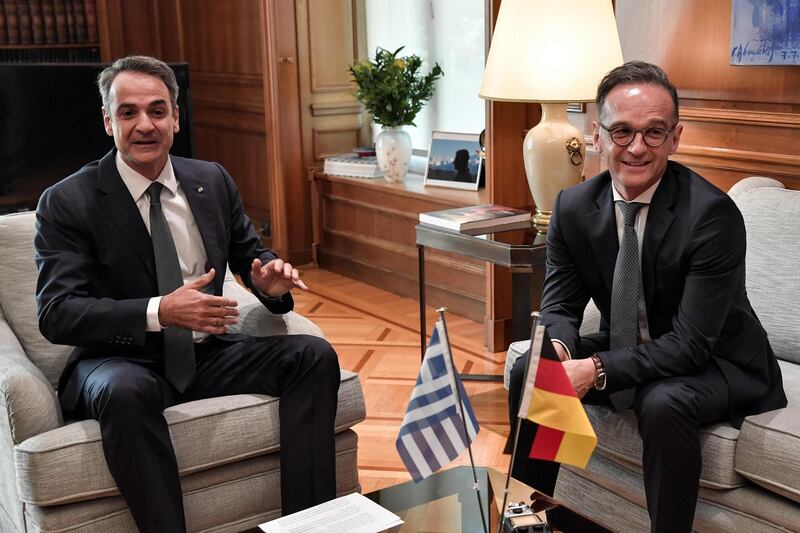 Greek Prime Minister Kyriakos Mitsotakis (L) speaks with German Foreign Minister Heiko Maas prior to their meeting in Athens on July 21, 2020, as part of Maas' one-day visit to Greece.  / AFP / Louisa GOULIAMAKI
