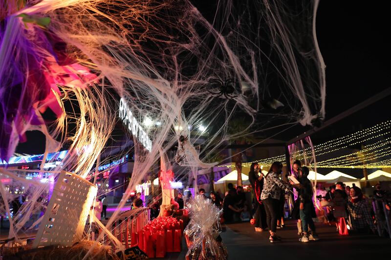 Spooky decor along the running route