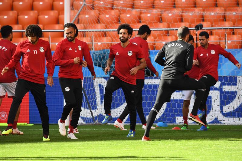 Egypt's forward Mohamed Salah trains with teammates.  Anne-Christine Poujoulat / AFP