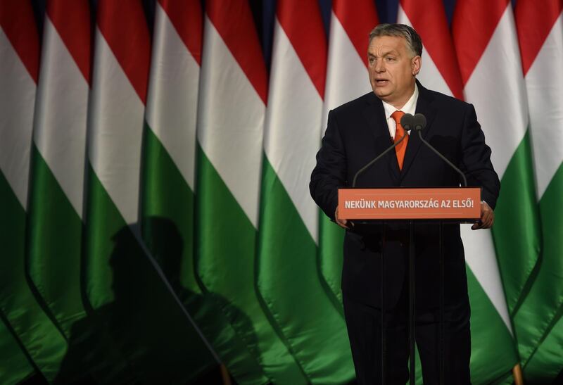 Hungarian Prime Minister and Chairman of FIDESZ party Viktor Orban delivers his state of the nation address in front of his party members and sypathizers at Varkert Bazar cultural center of Budapest on February 18, 2018. / AFP PHOTO / Attila KISBENEDEK